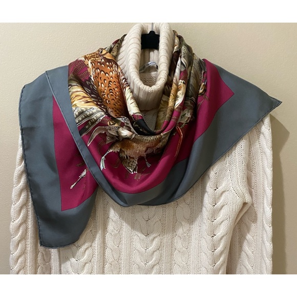 Authentic and Iconic HERMES silk scarf - Picture 5 of 14